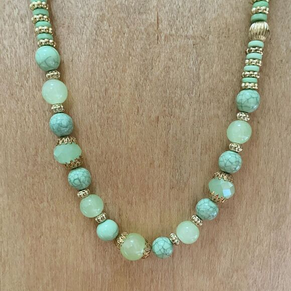 Vintage Mint Green and Gold Single Strand Beaded Necklace with Chain Extension - Picture 2 of 5